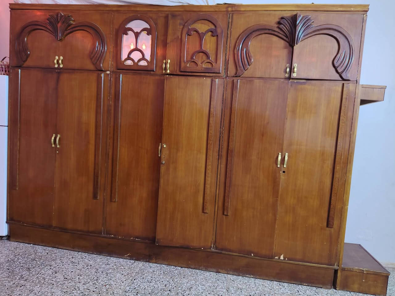 سلام عليكم غرفة نوم مستعملة سعرها ٣٠٠ وبيها مجال مكاني بغداد ***********
