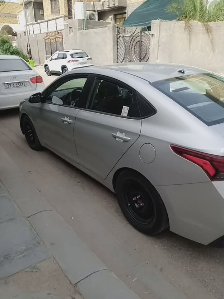 السلام عليكم للبيع اكسنت موديل 19 حره بسمي وارد ضرره بنيد وجاملغ وهنا نضربت صار بيه صبغ فقط بابين لسياره نضيفه حداديه تبريد كلشي جاهز بيه سعر 100وبيه مجال موجوده ناصريه مركز رقم ***********

