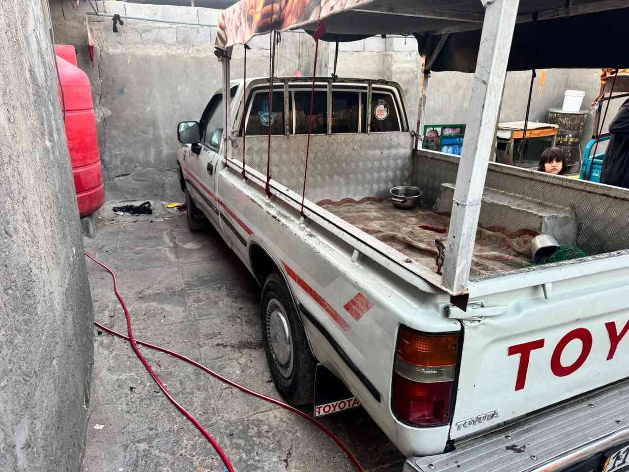 السلام عليكم عندي بيكم للبيع موديل 89 سياره باسمي رقم جديد جير ومكينه كفاله عنوان بصره العنوان معقل السعر 60 وبيها مجال هذا رقم الهاتف صفر ***********
