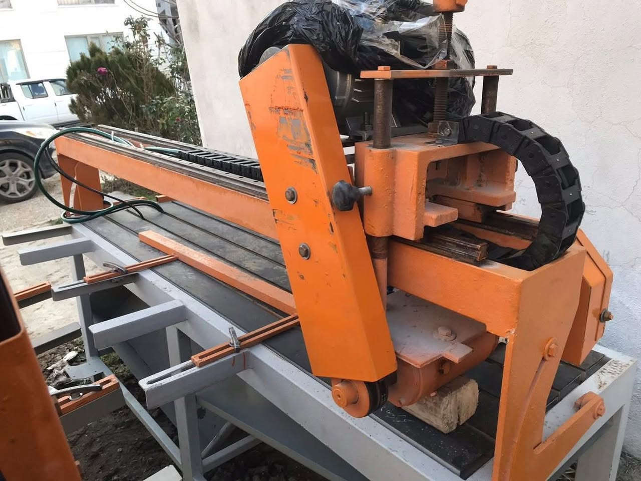 قاطعه مرمر للبيع 
سهله التنقل خلفات ومعامل حديد درجه اولى چنل ثقيل 
جسر ثقيل قياس بالملم دقيقه جدا 
قطع وتيبر ٤٥ وحفر وتدوير 
تقطع ١٨٠ سنتم ماطور ٣ونص حصان و يوجد ٥ حصان ثري فيز
ميز المنيوم ومغطى بطبقه ربل لمنع انزلاق المرمر 
ميز ييتحمل ٤٠٠ كيلو وزن 
السعر ١٨ ونص ورقه 
***********
