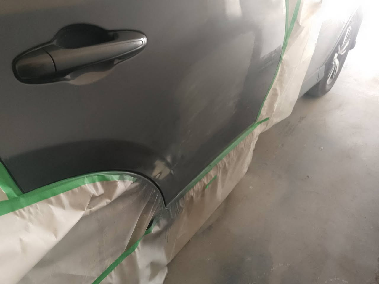 قبل وبعد صبغ جزء من باب راف مع تحياتي حمودي الصباغ العنوان قرب محافضه الجديده ***********
