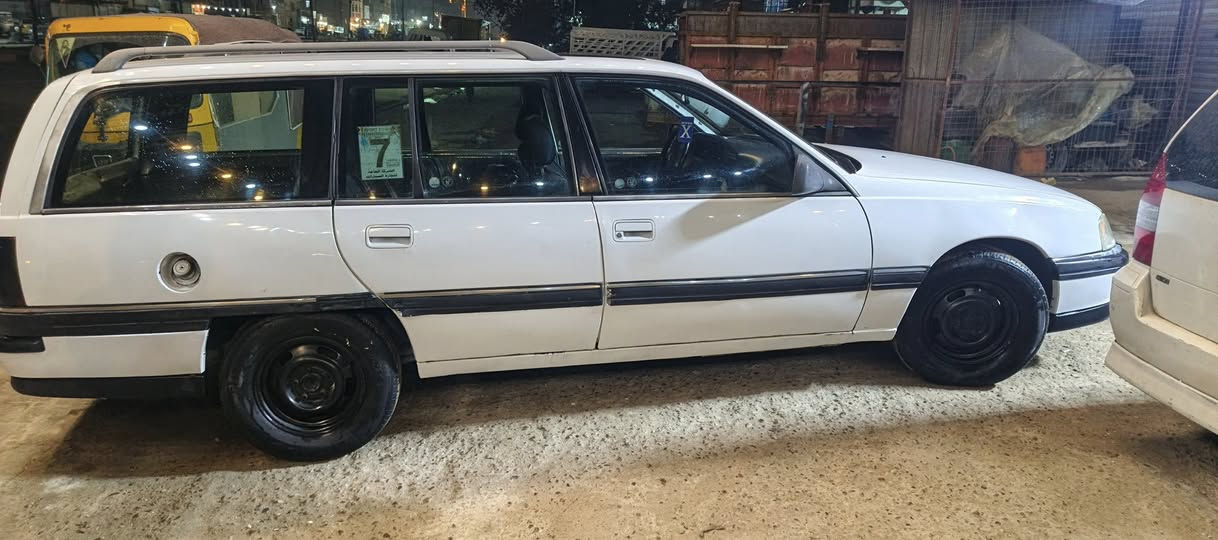 أوبل اوميكا موديل ١٩٩٢ 
المكينه ألفين كير عادي 
سياره بلادي وكامله من كل شيء من دواخل ودوشمه 
عنواني حي اور 
السعر ٤٣ وبيها مجال 
أي استفسار الاتصال على الرقم ***********
