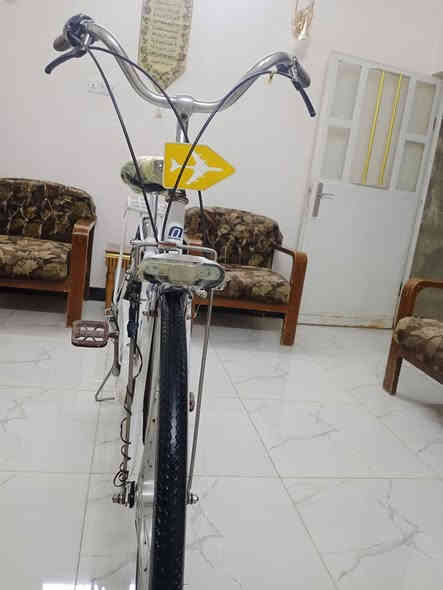 سلام عليكم بايسكل للبيع جديد بمعنى الكلمه موديل 2021 حجم 27 الله شاهد البايسكل كلش نضيف موضح بل صور ولسعر (125)وبي مجال للطيبين مكان بغداد ابو غريب رقم (***********)
