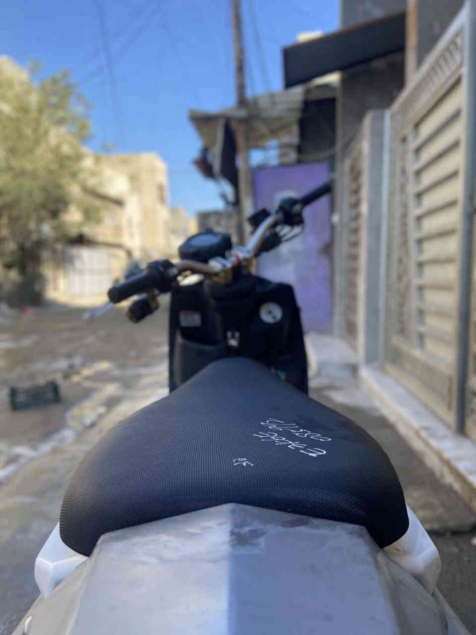 سكنس جبلي مال رمبه السعر 1600 مو شراي لتطب ولتكلي غاليه لان مزود و مال توصا وبرغي واحد ممفتوح. 

عنواني بغداد الشعب 
والدراجه خير من الله بيها تزويد ما عدى المكينه ماعرفها شكد لان ممفتوحه الله شاهد الدراجه كفاله من السرقه والمحرك هذا رقمي ***********

والشراي يتصل
