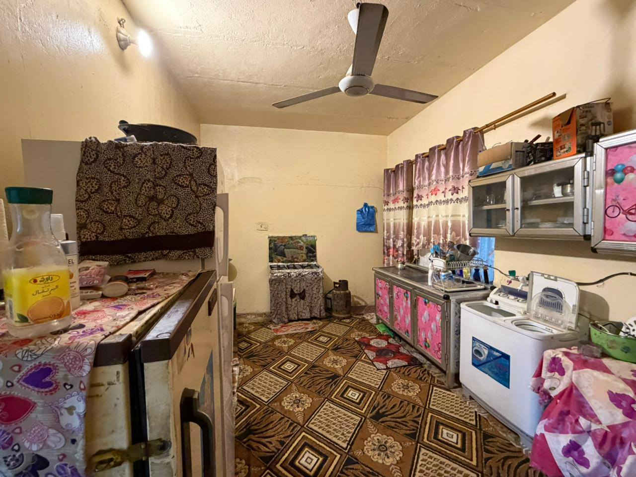 بيع مستعجل  السعر 14 ونص بيت 100 متر  يتكون البيت من غرفه وصاله ومطبخ واستقبال وصحيات  سند 25 مداور بأسم المشتري  مشموله  بالتطويب   العنوان خلف شارع الوكفة القديمةالبوجاسم شارع المجمع  ***********+*********** واتساب  ***********او مراسلة الصفحة
