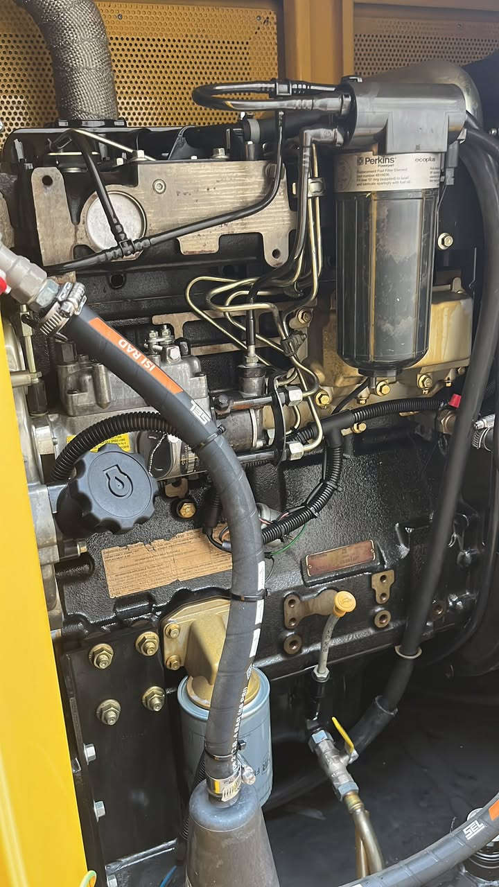 مولده بيركنز UK 🇬🇧 
سلندر 4 سوبر 
توليد إيطالي بلادي 
سعه توليد 72 kva 
بحاله ممتازه 
شرط كفاله برغي ما مفتوح 
*********** 
***********
