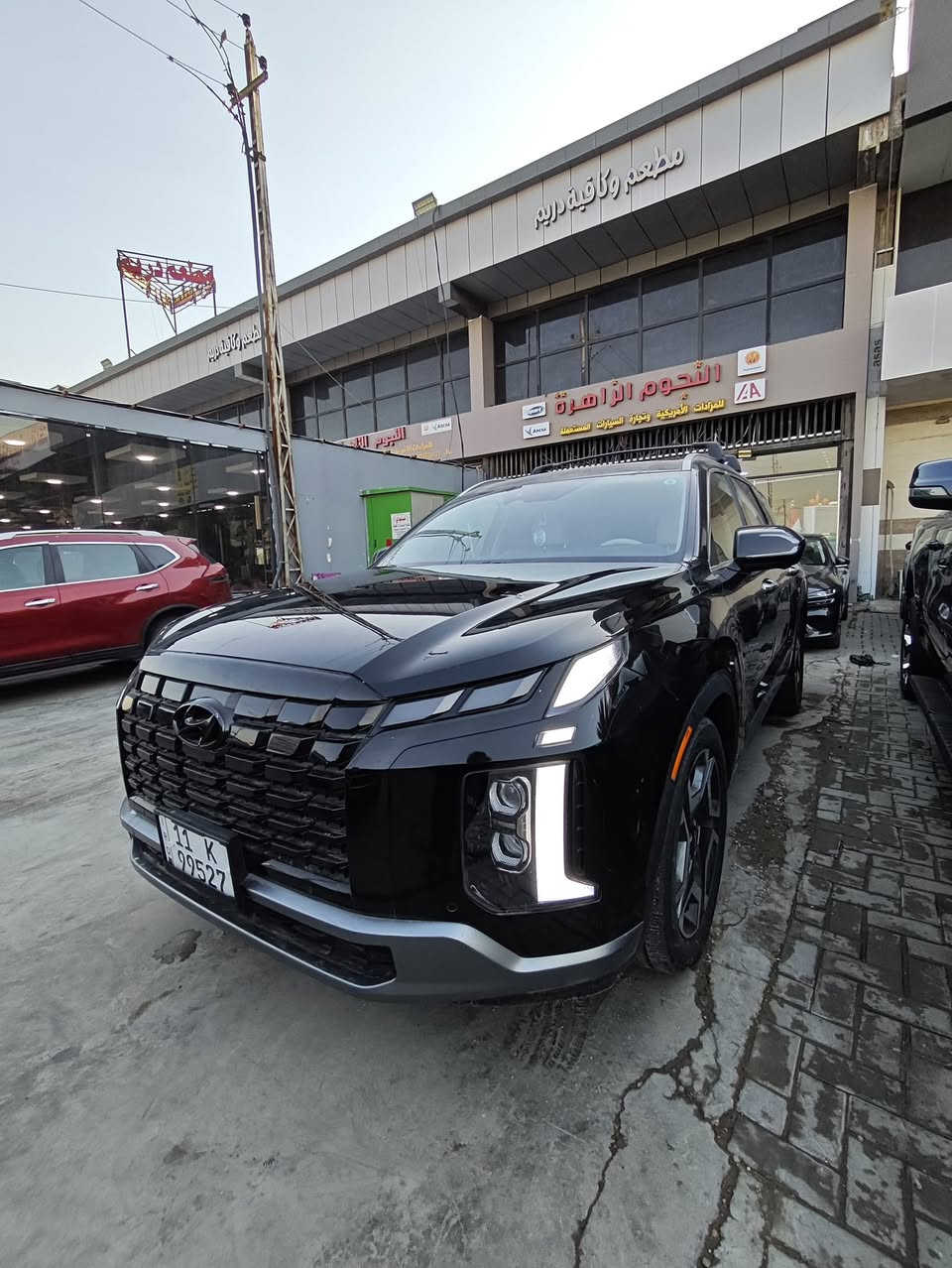 سلام عليكم هونداي بليسايد موديل ٢٤ اسود داخل ابيض السياره ماشيه ١٣ الف  لمتد فول معروفه مواصفات اللمتد محرك سته سلندر ٣٨٠٠ صور الحادث بالمنشور ايرباك كشن وبرده البنيد مبدل نفس اللون وبيها صبغ خشم الجاملغ الايسر وباب السايق بارد قليل والباب الخلفي ايضا بارد *********** بغداد البلديات سياره مرقم بغداد السعر المطلوب ٣١٠ وبيها مجال قليل
