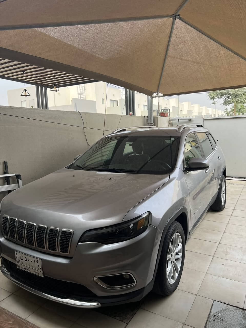 السلام عليكم من رخصة الادمن جيب شيروكي بزون للبيع موديل 2019 حادث فقط بنيك ماشية 80 كم السعر 130 $ موجودة بغداد مجمع بدور بغداد قرب مطار بغداد رقم الهاتف ***********
