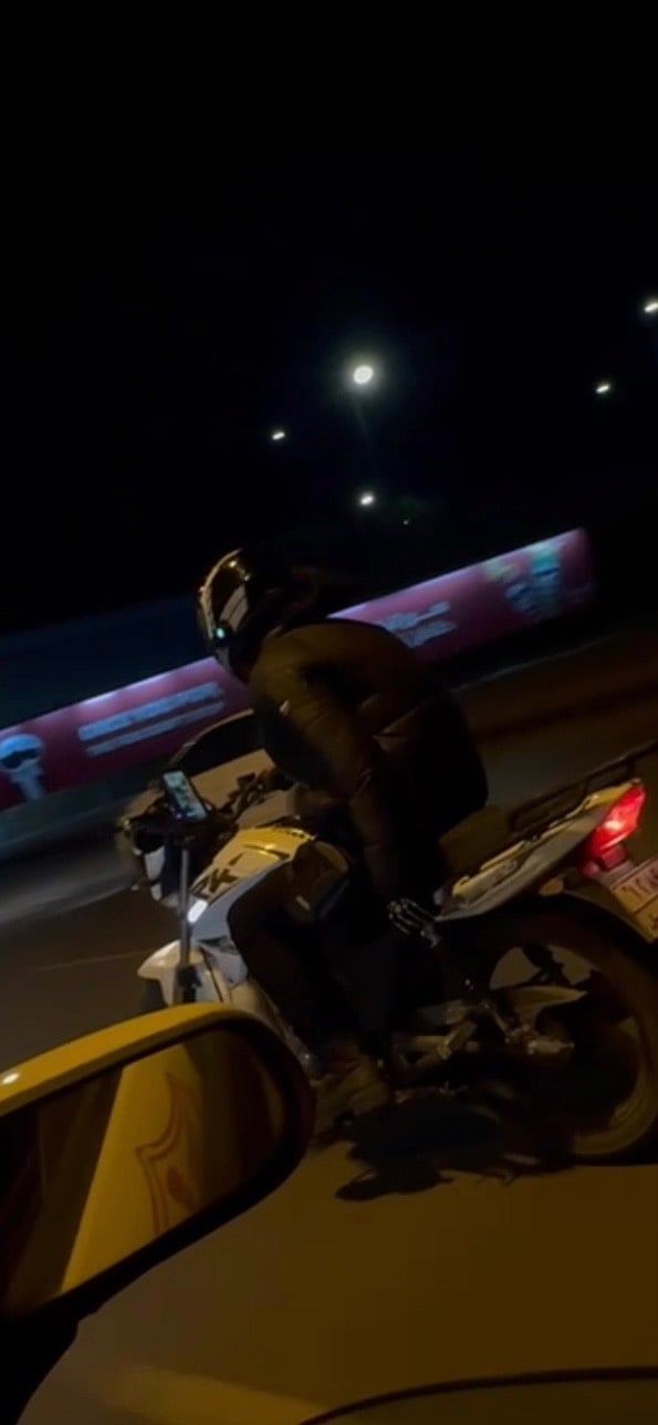 keeway rk 200
موديل: 2025

كليمتر: 16.000km

محرك: cc 200

نوع الكير: بطح 

مرقمة رقم اربيل 

موجود رقم امامي و خلفي 

كضالك موجود سنويه و تحويل الدراجه بسمك 

لا يجود اي غرامه عدراجه 

عطل: ليس يوجد اي عطل او خلل في الماطور 

كهربائيه: كلشي سغال 

عداد km

عداد سرعه 

عداد بانزين 

عداد رون 

اناره و يشارة

يجي مع الدراجه خوضه مجانيه مع سماعاته الخوذه 

ستكرات حماية التانكي من المفاتيح 

مرايات تحت الكيدون (موجود البلادي كمان)

دراجه نضيفه كل ١٠٠٠-٢٠٠٠ km تبدلت دهن بلمركز  صناعه الأصلي الي تابع الى بأجيلان 

دراجه نضيفه اخت الزيرو (!!ممسويه حادث!!) 

السعر عل خاص شباب 

***********