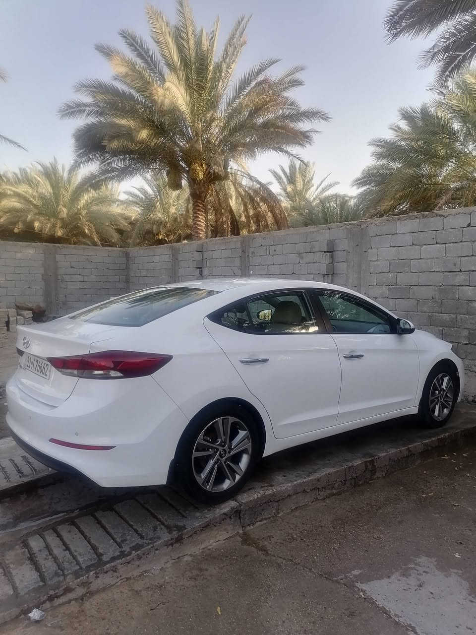 النترا 18خليجي  سوبر فول عدة البصمة رقم بغداد السعر 160 مكان السيارة كربلاء ***********ملاحضة بية صبغ جوة المراية مقدار شبرين
