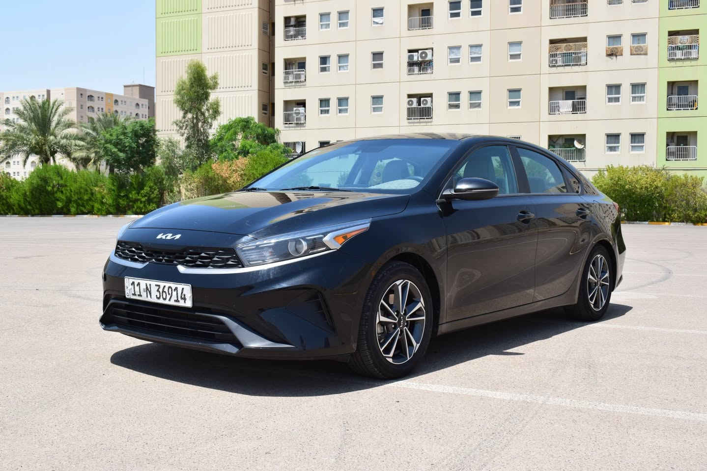 🚗 كيا فورتي (Kia Forte) موديل 2022 فئة FE 🚗
(وارد أمريكي - الشكل الجديد المحدث FaceLift)
السيارة عملية جداً وجاهزة للاستخدام بدون أي نواقص تم أضافة منظومة غاز
🔹 المحرك: 4 سلندر، سعة 2.0 لتر
🔹 الكَير: أوتوماتيك بنظام IVT الذكي، يوفر قيادة ناعمة ومريحة جداً.
🔹 أنظمة القيادة: 3 وضعيات قيادة تناسب كل الأوقات (Smart لتقليل الصرفية، Normal للقيادة اليومية، Sport للأداء الرياضي)
🔹 الشاشة: شاشة لمس بلادية كبيرة مقاس 8 إنش تدعم Apple CarPlay و Android Auto لاسلكياً
🔹 الكاميرا: كاميرا خلفية عالية الوضوح مع خطوط توجيهية للمساعدة على الركن
🔹 التحكم: تحكم ستيرن كامل (حاكية، بلوتوث، مثبت سرعة Cruise Control، والتحكم بنظام الصوت).
🔹 شاشة العدادات: شاشة معلومات رقمية وسط العدادات مقاس 4.2 إنش لعرض كافة تنبيهات السيارة وضغط الإطارات
✨ أنظمة الأمان والرادارات (مواصفات أمريكية متكاملة):
رادار الحفاظ على المسار والتحذير عند الخروج منه (Lane Keeping Assist)
نظام التحذير من الاصطدام الأمامي مع كبح تلقائي ذكي في الطوارئ (FCA)
نظام إيرباكات كامل (أمامي، جانبي، وستائر هوائية) لحماية كاملة
أنظمة الثبات الإلكتروني ومنع الانزلاق (ABS & Traction Control)
📍 ملاحظة: السيارة قمة في النظافة واقتصادية جداً للخطوط الطويلة والداخلية
 المسافة المقطوعة (122 كم)
 حالة الضرر : [حادثها خفيف صبغ قبق الجنطة والدعامية الخلفية مصبوغة/إيرباك سليمة"]
 السعر: [150 $]
 مكان التواجد ورقم الهاتف: [بغداد بسماية / ***********]
