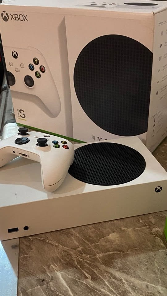 اكسبوكس سيريس اس 512gb +بطاريات شحن عدد ٢ + يده 
ملحقاته كامله صندوق وكيبل شحن وكيبل hdmi 

الجهاز لا مفتوح ولا مبدل نظيف والنظافة كدامكم

السعر 420 الف وبيه مجال بسيط مكاني الموصل 
*********** واتساب وخط
