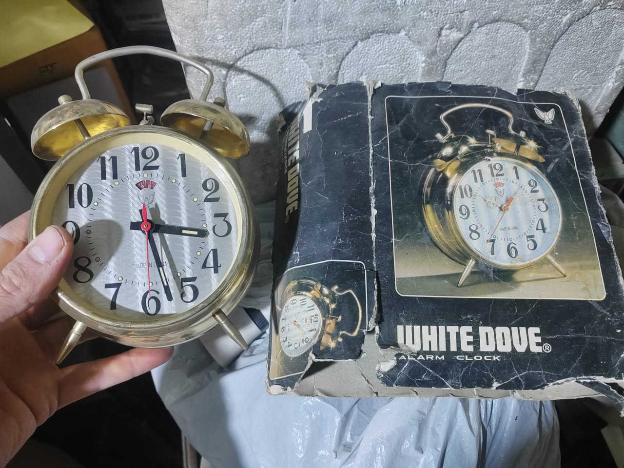 ساعة قديمة  صناعة الصين
متروكة  ومااعرف ان كانت تعمل او لا
ابيع هالموجود  بسعر  10 آلاف
متوفر توصيل  5000
للتواصل  ***********
