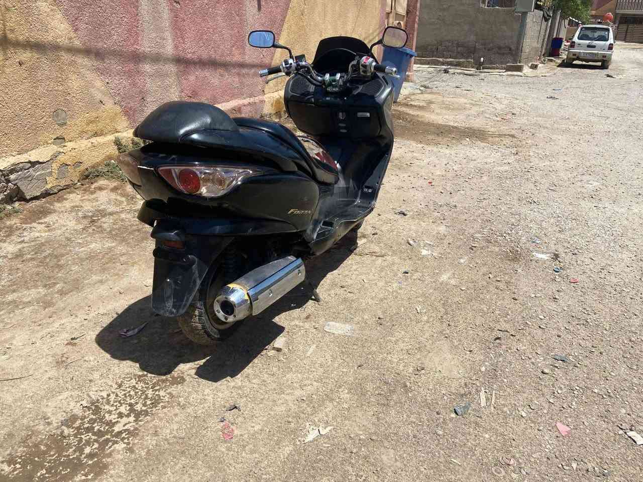 السلام عليكم دراجه فورزه صفر ٩ للبيع دراجه خير من الله كهربائيات كلها شغاله محرك مكفول لا صوت لا تبخير ولا نضوح دبلات امامي خلفي كله شغال دراجه أحله من صوره مكينه خرسه متنسمع لايتات زنون ملاحضه فقط دوشمه سعر ٦٥٠ مكان بسمايه للاستفسار *********** دهن ليوم امبدل جاهزه شغل وطلع دراجه معميه حساس الكير عطل او عميتها الكلج البلادي مالها موجود
