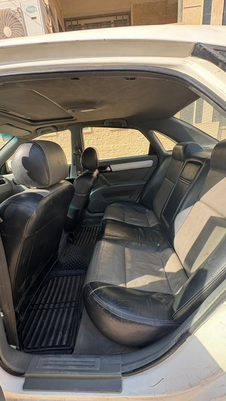 السلام عليكم اخوان  اوبترا للبيع السعر 60$ 

2007  بيه جاملغ صبغ 
 سلايد روڤ  بأسمي السياره 
داخل جلد   نظافة السياره 70‎%‎ 
تبريد شغال مابيه نواقص السياره

***********
