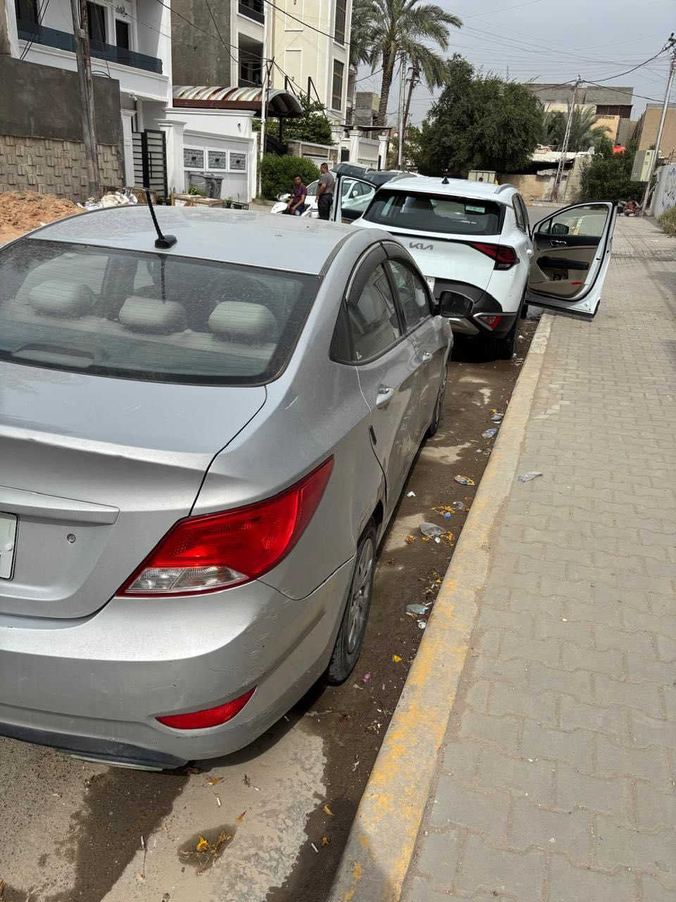 السلام عليكم
هونداي أكسنت 2016 
وأرد امريكي بدون ايرباك ورقم 
الشاصي KMHCT4AE7GU041391
 GDI محرك 1600 
حادث داخل العراق تبديل بابين السايق والورا
رقم بغداد مشروع وطني اي مكان تتحول 
سيارة بإسمي سنويه 2030 هزه جديده تحويل مباشر  
مابيها اي نقص 
السعر  90 ورقة  وبيها مجال بسيط
مكان السيارة بغداد: قرب كاتب عدل المنصور
رقم الموبايل ‭ ***********
