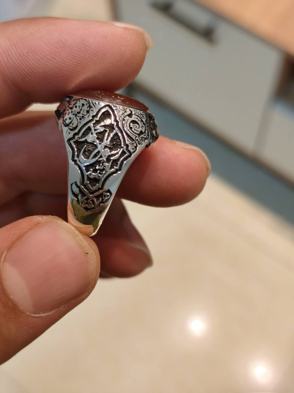 💍خاتم بحجر العقيق اليماني المشمشي 
🔨صياغة #روح_الأصفهاني قلم زني 
خط الحجر الاستاذ #بديع سورة الفاتحه المباركه 
مقاس الخاتم ٢٣ 
مكاني ناصريه توصيل متوفر


**إذا كنت صاحب هذا الإعلان وتريد حذفه لأي سبب، رجاءا أرسل رسالة إلى الدعم الفني**