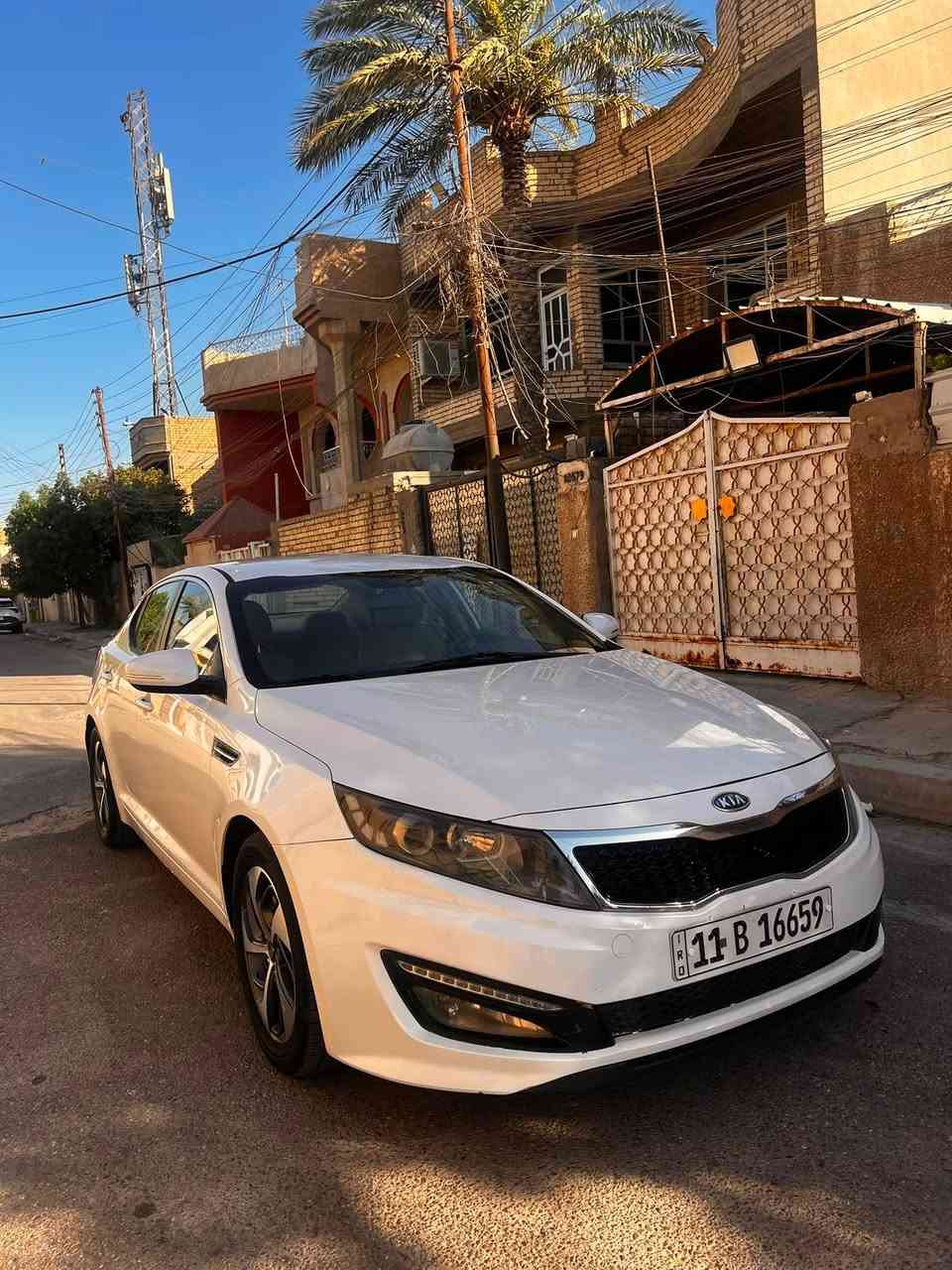 السلام عليكم كيا اوبتما موديل 2013 مواصفات الشركة العامة مكينة 2000 دوش تحكمات فول قطعتين تبريد مري شفط كاميرا شاشة 
السيارة نظيفة كلش بيها بس البنيد رش
صارت بي طخة كلش بسيطة ونصبغ 
وصورة الطخة مرفوقة مع الصور 
الباقي مكفول ماشية 135 الف 
رقم بغداد الدولي بأسمي 
مكاني بغداد / الكرخ 
السعر 120 وبيها مجال 
رقم الهاتف ***********
