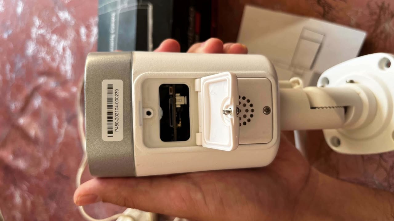 متوفر هذه الكاميرا هي Mibao P450، وهي كاميرا مراقبة أمنية خارجية تعمل بتقنية WiFi وتوفر دقة عالية 1080P.مقاومة للعوامل الجوية: تتميز بهيكل مصنوع من سبيكة الزنك والألومنيوم وتصنيف IP66، مما يجعلها متينة ومقاومة للحرارة والبرودة الشديدة والمطر.مميزات أمنية: تشتمل على رؤية ليلية بالأشعة تحت الحمراء تصل إلى 65 قدمًا (حوالي 20 مترًا)، وتقنية كشف الحركة التي ترسل تنبيهات إلى تطبيق الهاتف.صوت ثنائي الاتجاه: تحتوي على ميكروفون ومكبر صوت مدمجين، مما يسمح لك بالتواصل عبر الكاميرا باستخدام التطبيق.  سعر 22 ويوجد 🚚 توصيل
المكان. الموصل


**إذا كنت صاحب هذا الإعلان وتريد حذفه لأي سبب، رجاءا أرسل رسالة إلى الدعم الفني**