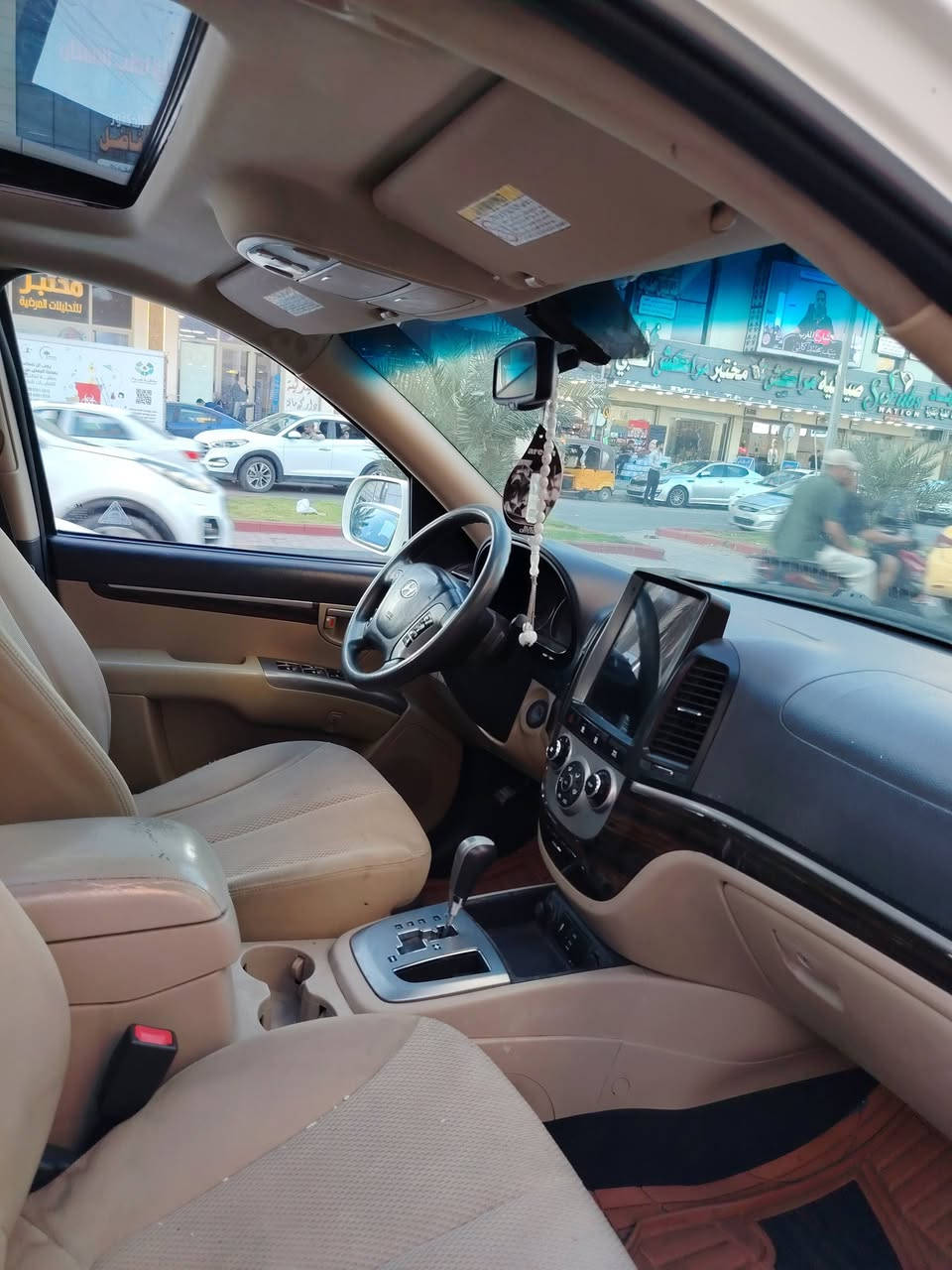 سلام عليكم سنتافيه  للبيع موديل 11 خليجي مكينة 6سلندر كلاثة اونص سبعة راكب دفع رباعي السعر 155او بيهة مجال رقم التواصل ***********  مكانهة بغداد مدينة الصدر
