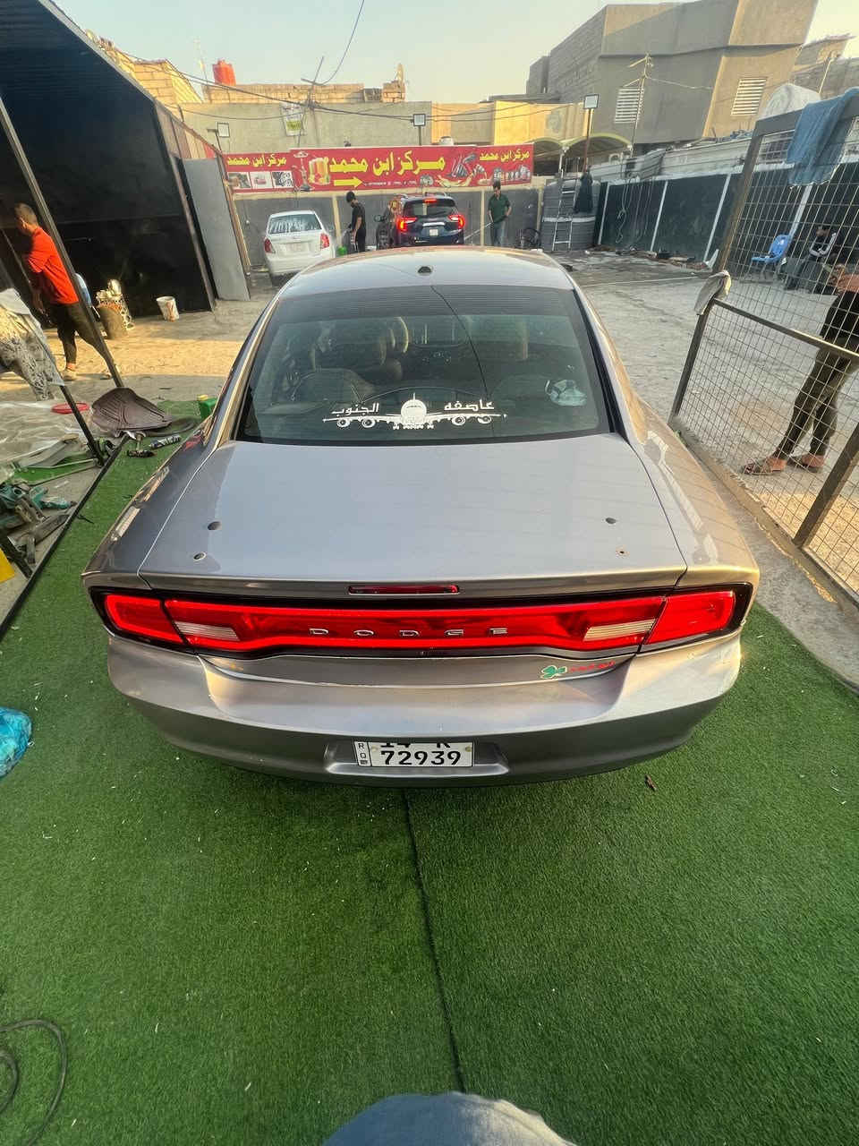 السلام عليكم تشارجر للبيع موديل 2013 السياره فول مواصفات ماعدا التنته السياره بيها قطعتين كلير والباقي كفاله بالنسبه جير ومكينه وحداده كله جديد والشراي يتواصل على هذا الرقم *********** سعر 150وبيه شوي مجال
