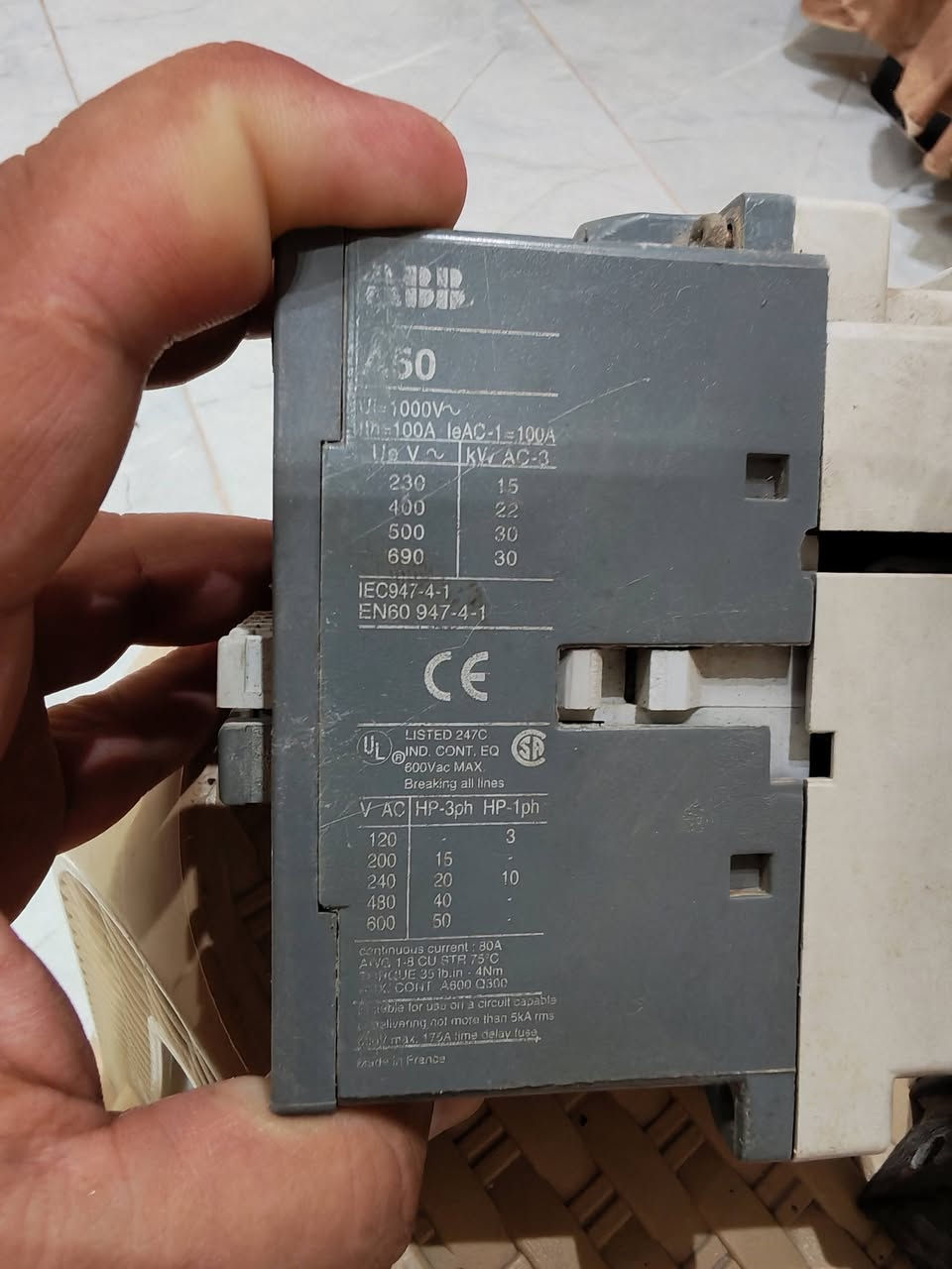 كونتكتر abb 100 امبير عدد 2
قاطع abb 160  امبير ثابت عدد 1
قاطع 160 abb متغير عدد 1
***********
