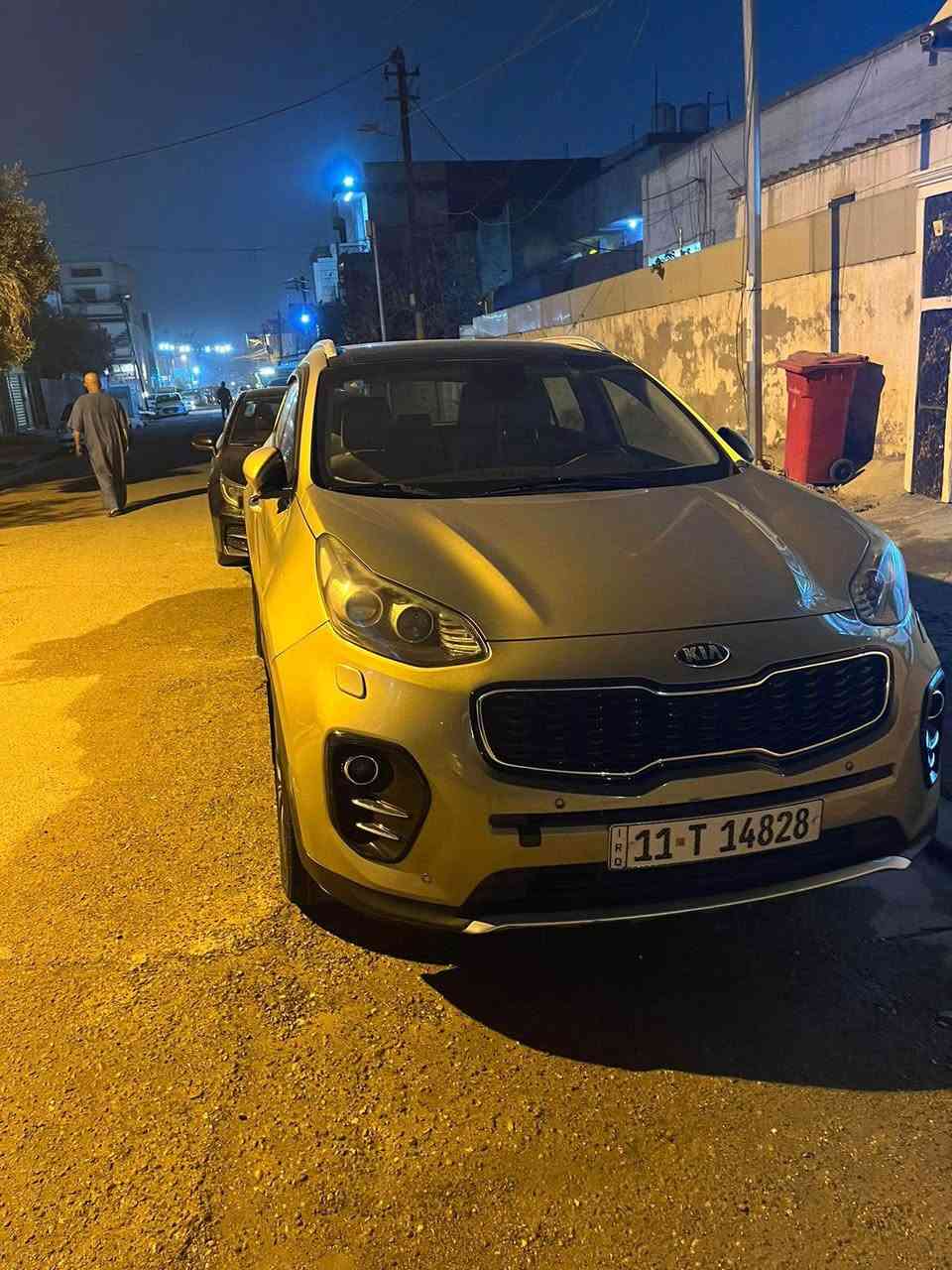 كيا سبورتج ٢٠١٨خليجي فول 
محرك 2400gdi
السيارة نظيفة كلش وفول مواصفات  قطعتين تبريد داخل لونين بيه ضربة بسيطة بين باب السائق والجاملق ومصلحة بارد 
السعر 17700$وبيه مجال
للتواصل ***********
مكان بغداد شارع السفارات بغداد, العراق
