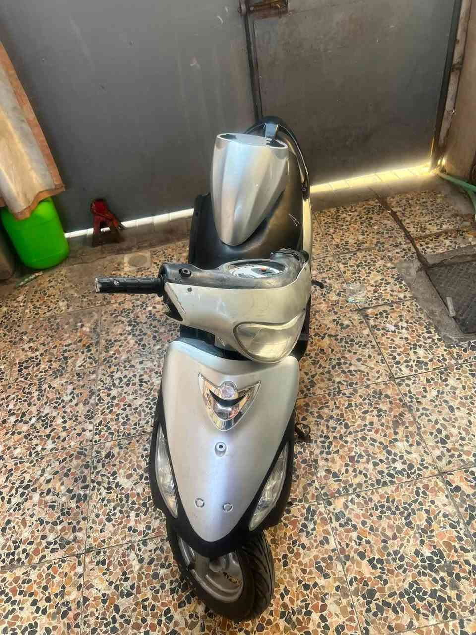 ماكس قجمه ما مفتوحه شلعه ومعدل حلوات الدراجه مثل ما جاي تشوفون حلوه +كفرات مبدله كهربائاته شغاله بس مجرد تربط الكلوبات +كزوز رياضي وناقصه سلف الدراجه هندر واحد تشتغل السعر 450وبيه مجال الرقم ***********
