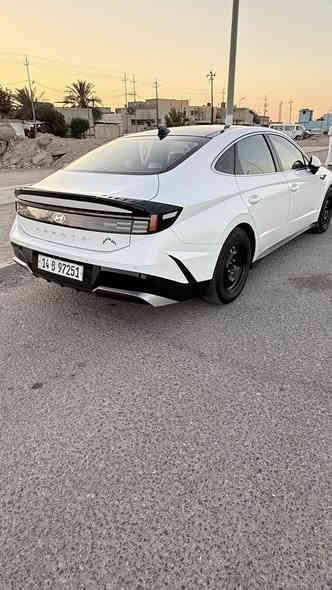 HYUNDAI SONATA 2024
🏁🏁🏁🏁🏁🏁🏁🏁🏁
⬜️◻️▫️⬜️◻️▫️⬜️
المسافة المقطوعة :40000🚶
حجم المحرك :  2.5💪🏻
عدد الاسطوانات : ٤ سلندر
اللون : أبيض
خليجي 
🏁🏁🏁🏁🏁🏁🏁🏁🏁
⬜️◻️▫️⬜️◻️▫️⬜️
🚗🚗🚗🚗🚗🚗🚗
🚗🚗🚗🚗🚗🚗🚗
الإضافات :  
رادار أمامي 🚨
كرسي كهرباء ⚡️
بصمة تشغيل 👆🏻

تشغيل عن بعد  👆🏻

إضاءة LED💡
شاشة تحكم لمس📺
اندرويد اوتو🤖
ابل كار بلاي🍏
خرائط 🗺️🧭
دخول ذكي🚪
والعديد من المواصفات الاخرى 
سيارك مكفوله من الصبخ بيه بارد عله كد شبر بل مدكر المامي اليسر 
الستفسار اكثر اتصل وبل خدمه 
***********

