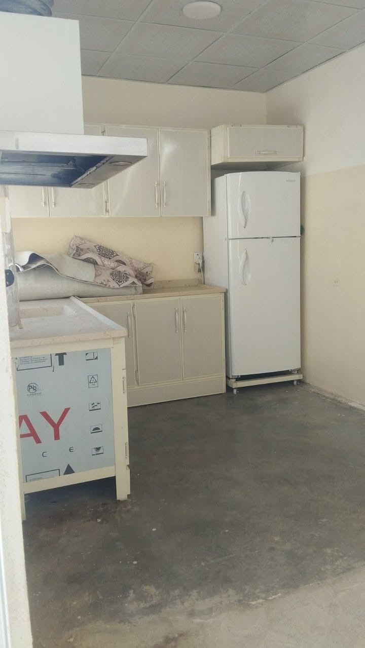 ئەم خانوە بۆکرێ
شوێن: کەلار- حەمەی کەریم - نزیک چەرەزات خالد
ڕووبەری: 100 مەترە - قاتی سەرەوە 
کامل پلاستیک و دکتی موبەریدە یە وموبەریدەکەشی لە گەڵ دایه 
کەوانترەی مەتبەخ و سەلاجە شی لە گەڵ دایه 
نرخی کرێ : 160 هه زار
***********
