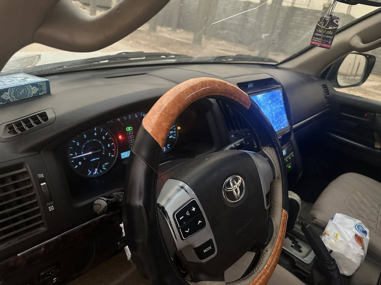 لاندكروز ٢٠١٠ماشيه ٢٣٢الف رقم بغداد فول مواصفات السياره استخدام شخصي السعر ٢٦٠  ورقه رقم الهاتف *********** رجاء الاتصال ع رقم الهاتف
