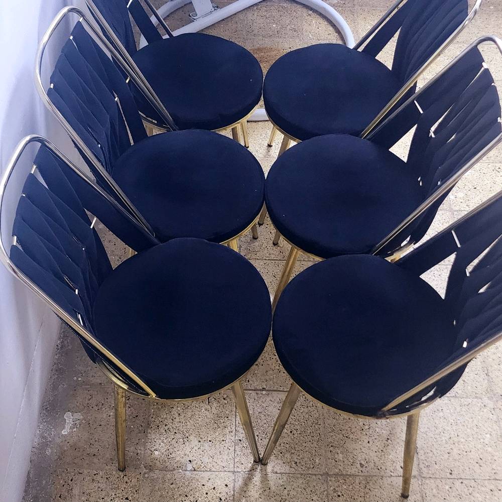 ميز طعام شبه جديد متكون من 6 كراسي
وين موقعك/المنطقة بالضبط بالعراق؟ وهل متوفر توصيل لو الاستلام من نفس المكان فقط؟: 
الموصل و الاستلام من نفس المكان 
السعر شكد بالضبط؟ وهل تبيع الطقم كامل لو ممكن الميز وحده أو الكراسي وحدهن، والسعر قابل للتفاوض لو ثابت؟: 
السعر قابل للتفاوض و بيع الطقم كامل