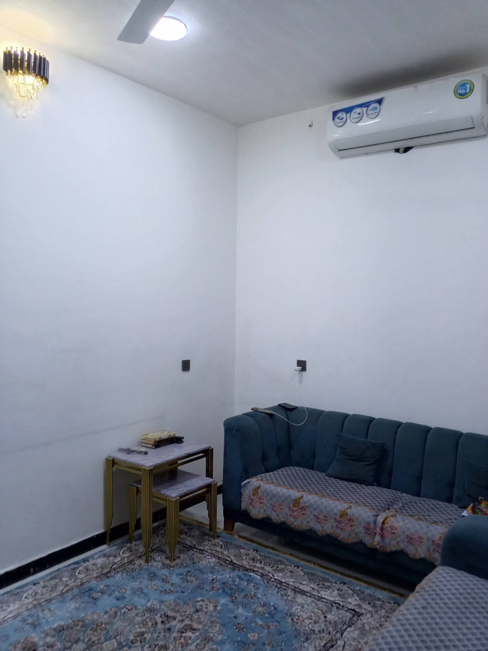 الدار للبيع50م واجهه5نزال 10البوعيثه السلطان الاول على شارع الفلل بناء درجه اولى غرفتين نوم واستقبال ومطبخ حولي وصحيات للاتصال خاص او ***********/***********مكتب جبل الوادي للعقار والاستثمار
