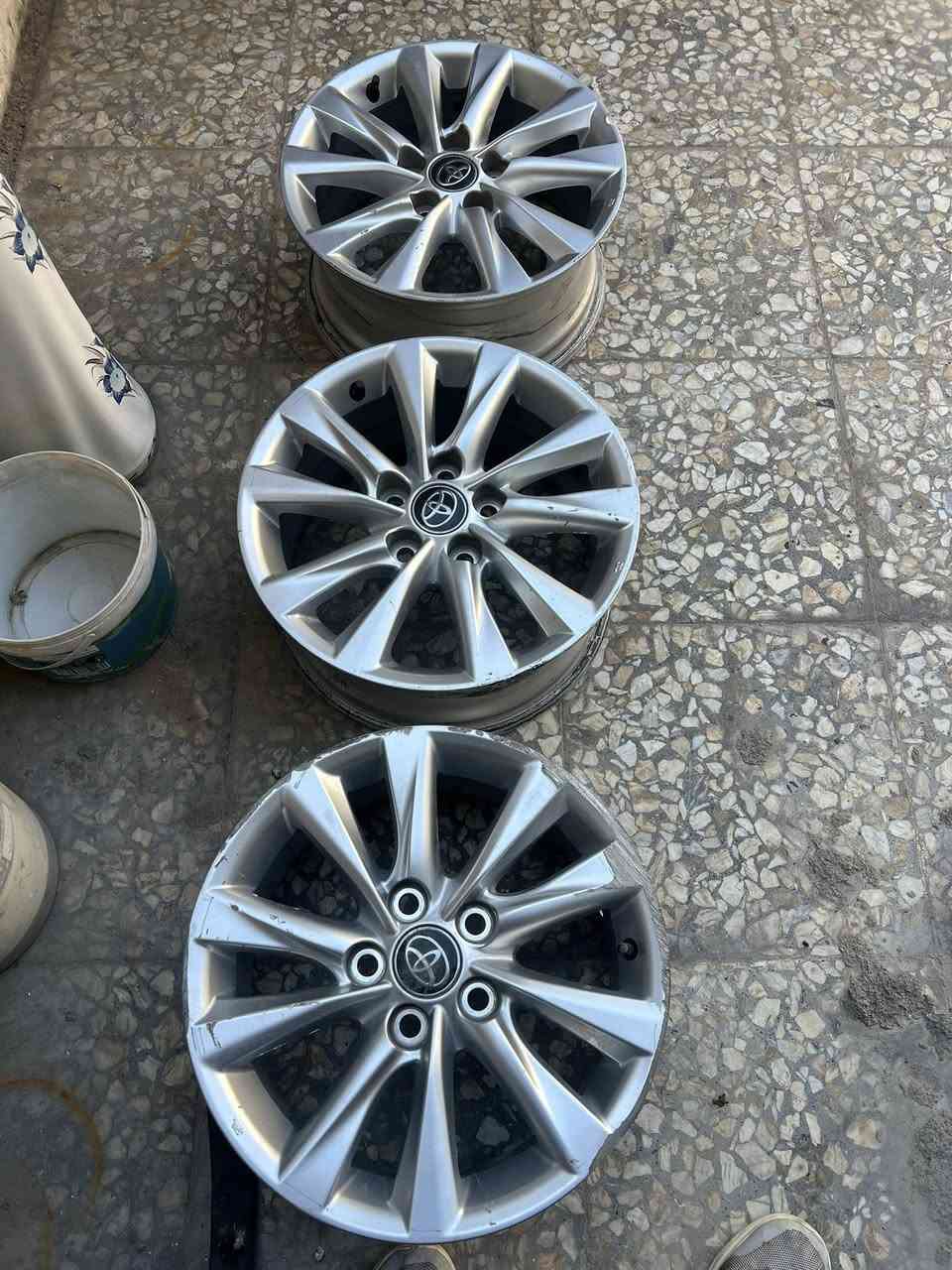 السلام عليكم اخوان عندي ويل 16 كورلا الشكل الخليجي عدد 3
اثنين بدون تاير ابو الحساس واحد مع التيار جديد ونظيف مال الشركة 
للتواصل على الرقم:
***********
غير متواجد على الفيس
