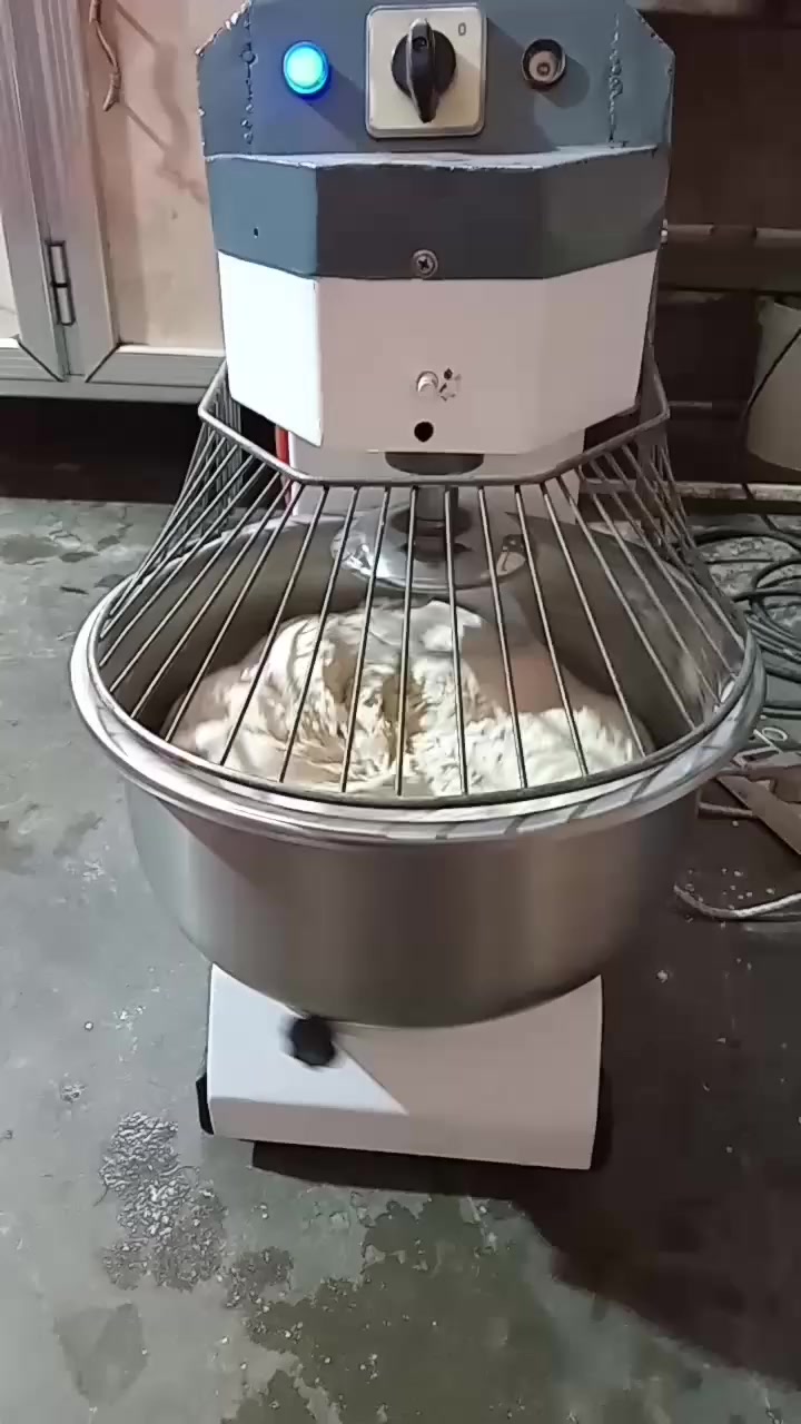 السلام عليكم 
للبيع عجانه لولبي 5 كيلو السعر (١٦٥)
مكاني جكوك قريب على الكاظمية ***********
