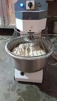 للبيع عجانه لولبي 5 كيلو السعر (١٦٥) مكاني جكوك قريب على الكاظمية 0771...