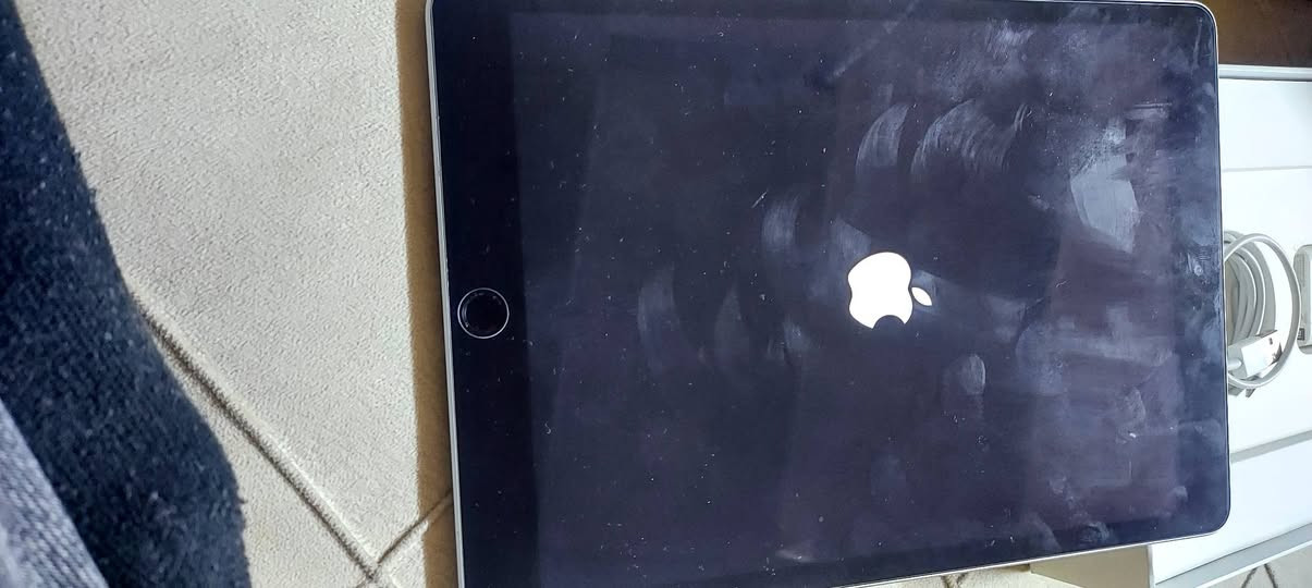 ايباد ٩ ذاكرة ٦٤. نظيف مامفتوح شرط بطارية ٨١ 
السعر ٢٠٠ الف مكاني موصل


**إذا كنت صاحب هذا الإعلان وتريد حذفه لأي سبب، رجاءا أرسل رسالة إلى الدعم الفني**