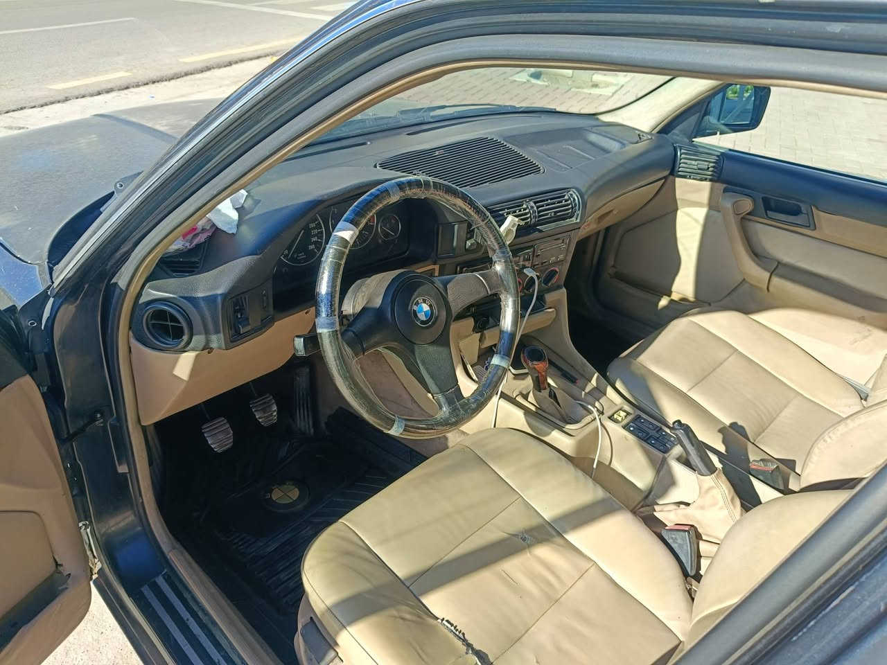 السلام عليكم
للبيع بي ام 

حجم 525 مفتوح

كير عادي 

كير مكينه جدد

طخم نضيف امامي خلفي 

رقم الماني شرط تحويل 

..... سعر 52
موصل الجديده 
*********** واتساب بيه
