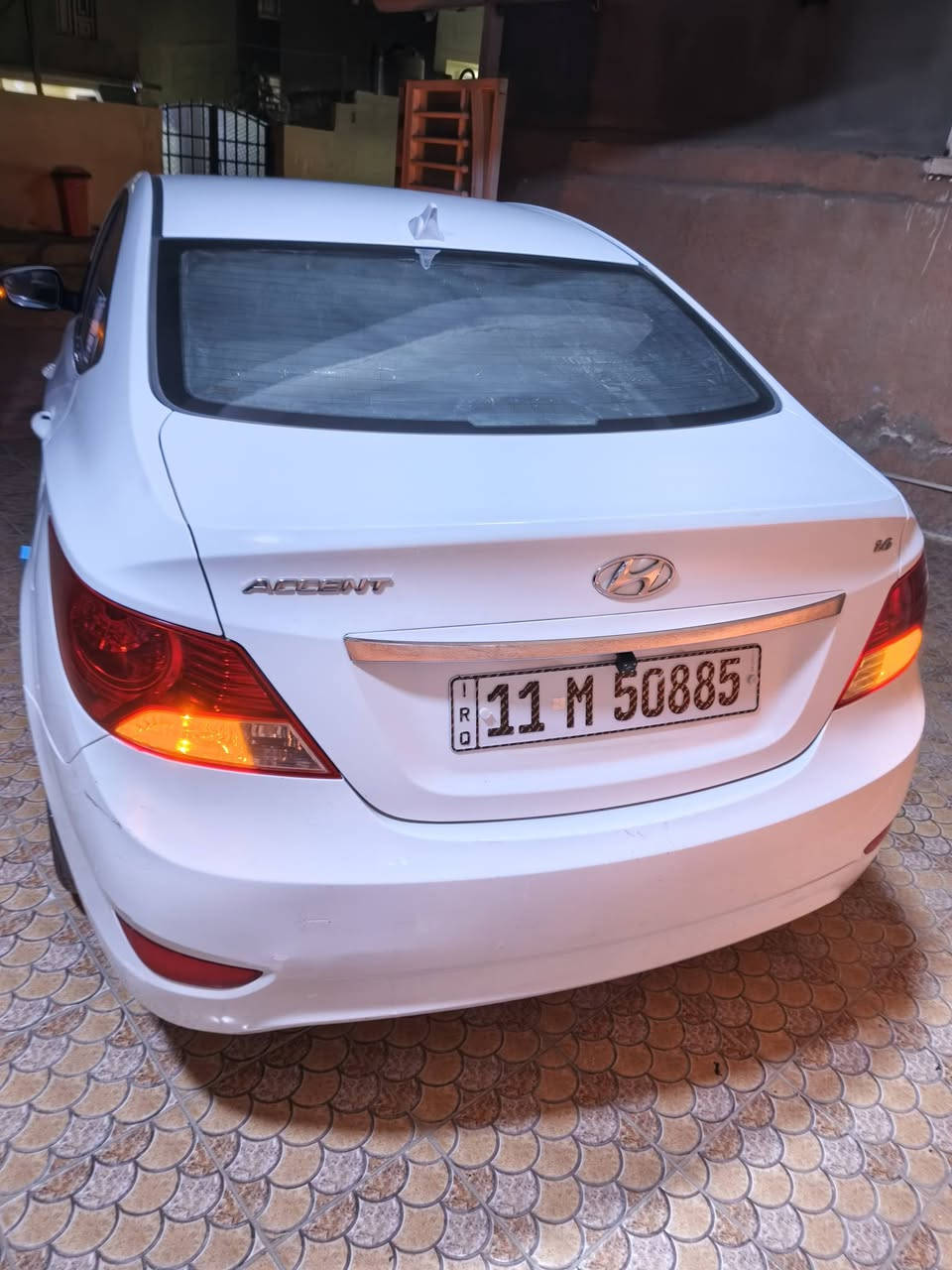 للبيع اكسنت موديل 2015 خليجيه 
السياره بيه دعاميه  اماميه صبغ فقط 
وطبره بالباب بدون قطره صبغ السياره كفاله عامه 
بسمي رقم بغداد مميز 
مواصفات السياره 
اشاره مري 
تحكم ستيرن 
ويل كب كروم 5 
فتحه 
داخل بيجي 
شاشه لمس 
كامره خلفيه 
لايتات زنون 
محرك 1600 
ماشيه 175 ألف 
تخم تاير جديد 
السعر 115 وبيه مجال بسيط

للاستفسار ع الرقم *********** تحياتي لكم
