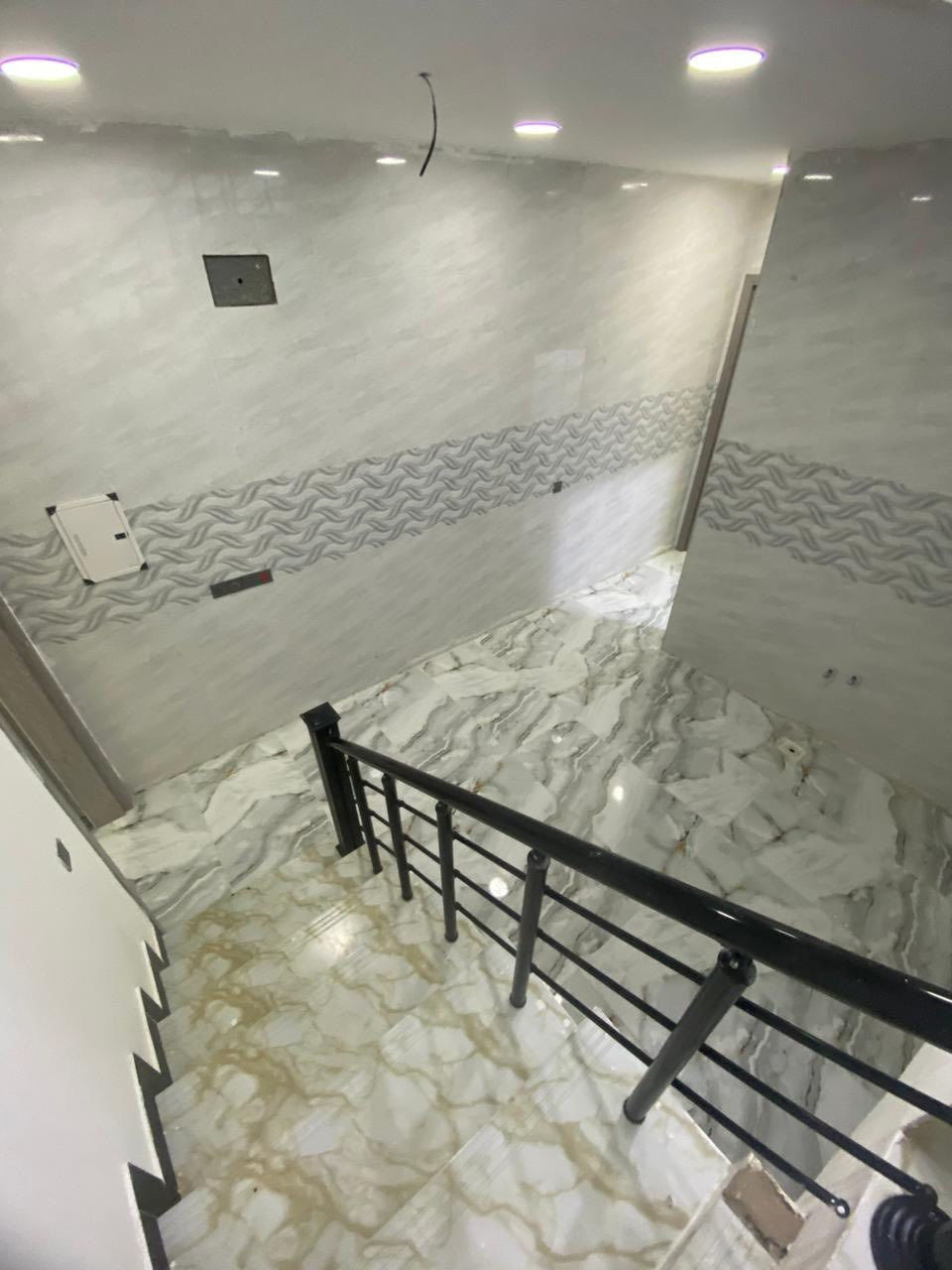 🔴 دار للبيع المساحة 75 متر مجمع العدل الاول شارع 
 مفتوح 🔴 

1️⃣البيت بالسمي تنازل شركة القلعة البيضاء 
2️⃣ البيت يحتوي على 3 غرف نوم 
3️⃣ البيت زراعي سند 25 

🔴 سعر البيت 105 وبي مجال 🔴 وبدون دلالية 

الأستفسار الأتصال على الهاتف 
*********** واتساب 
*********** واتساب 

العنوان الدورة البوعيثة
