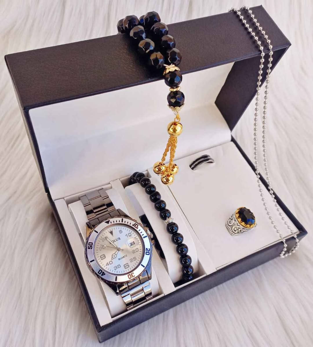 #عروض
#هدايا #عيد_الحب🔥👇
اجمل الهدايا رجاليه ونسائيه 🎁
ســعر السيت ب 10 الـف 😍
والتوصيل 5 لجميع المحافظات❤️‍🔥
للحجز والاستفسار مراسلة الصفحة 
اذا مو نفس الي بالصورة توصلك (لا تستلمها) 
ملاحظه: العلبه للعرض يجي السيت بعلبه هدايا حجم صغير ✨
واذا نفس العلبه سعر يختلف 💖 
للاتصال ***********
واتساب *********** هيت, الأنبار
