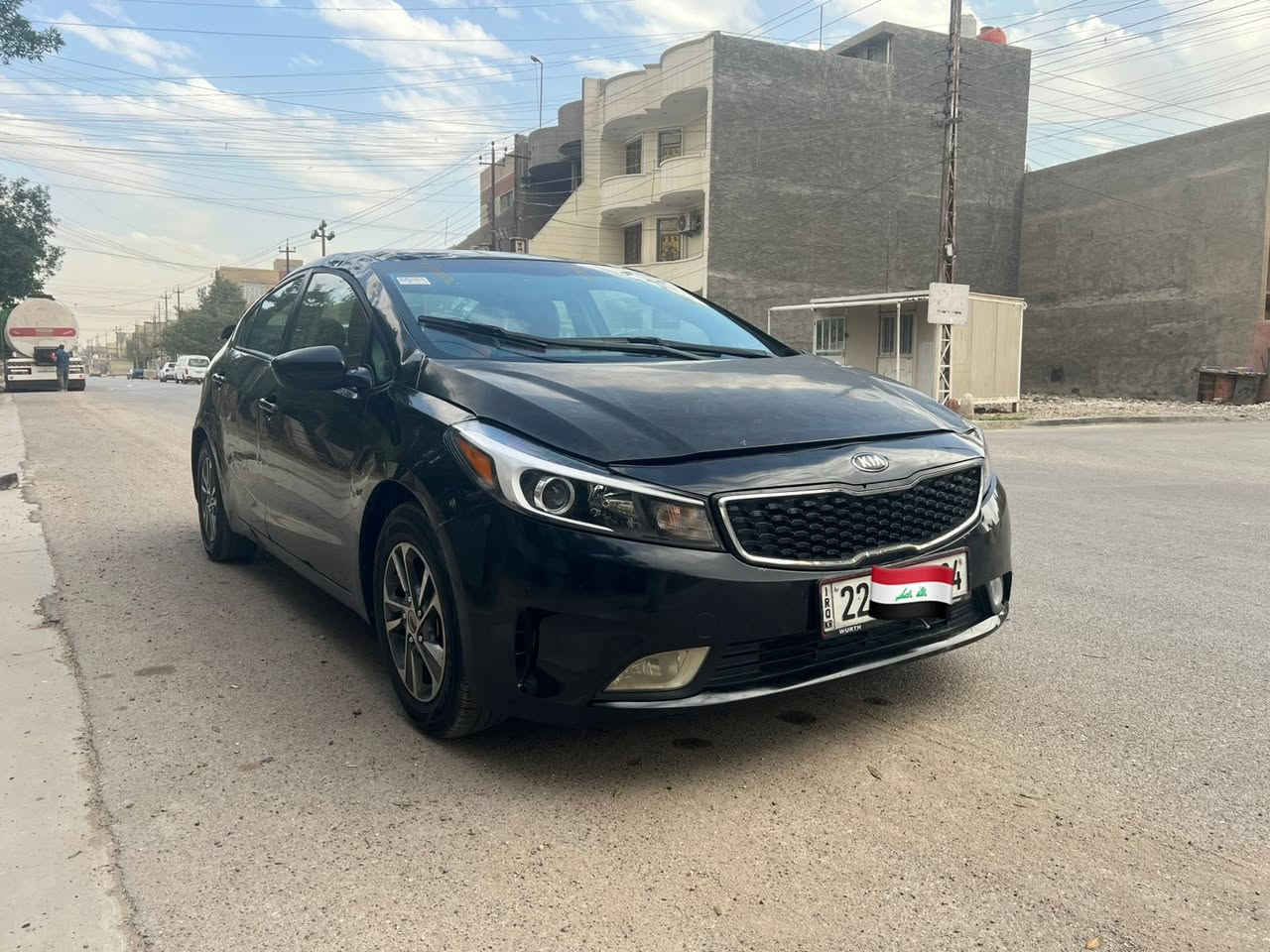 السلام عليكم اخوان للبيع كيا فورتي ٢٠١٧ رقم اربيل الانكليزي تحويل مباشر سنوية جديدة للبيع ع حادثها كما موضح بالصور السيارة شغالة وتمشي للاستفسار الاتصال  ع الرقم *********** مكان السيارة بغداد
