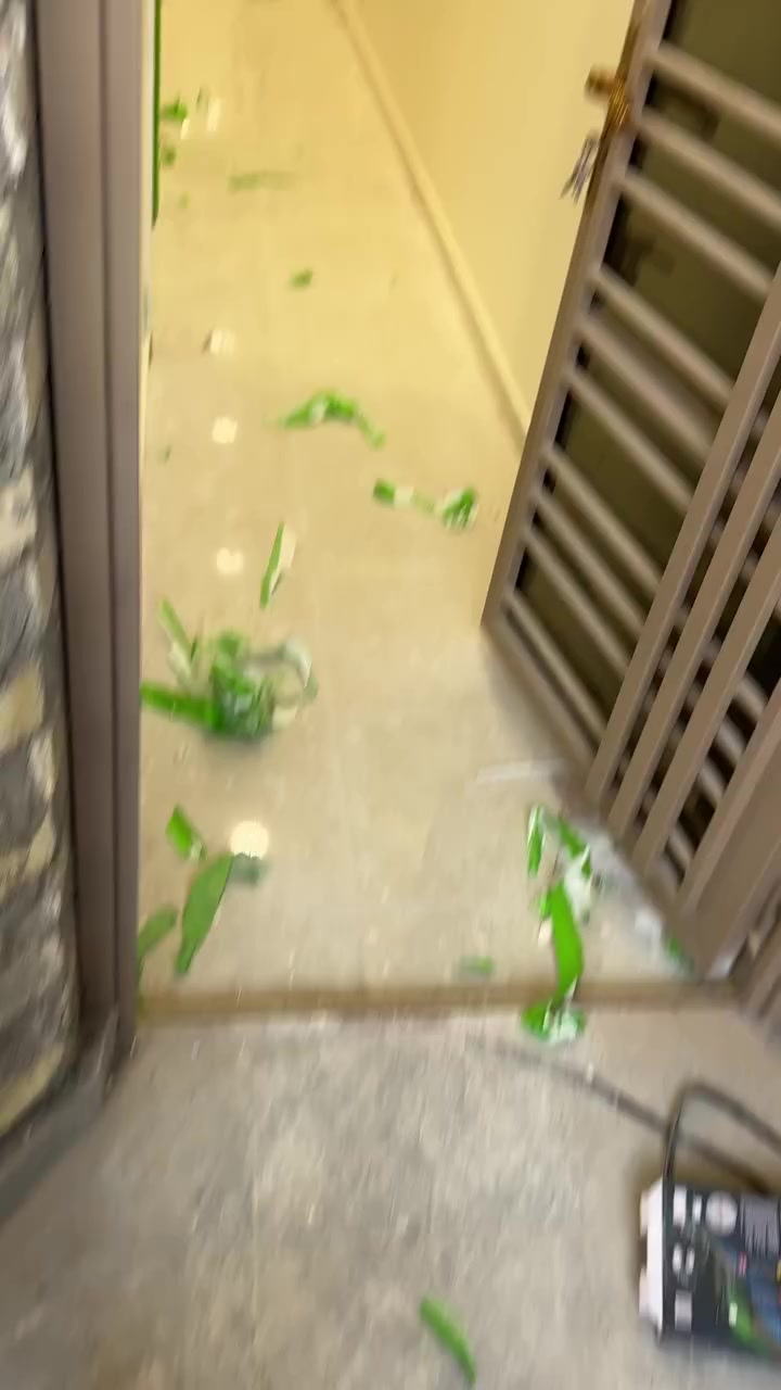 السلام عليكم خلفه جبسن بورد وسحب بورك كافه نقوش مغربيه وطلس وصبغ واجهات داخلي خارجي كافه الديكورات والاصباغ متفرغ حاليا مكاني بغداد العنده شغل يتفضل ويدلل***********
