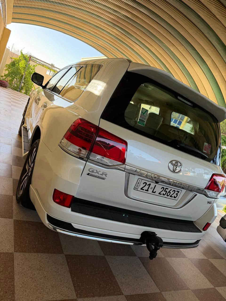 السلام عليكم للبيع لاندكروز موديل19  كفاله عامة السعر 465 وبيهه مجال السياره 6 سلندر 
  ماشيه 98سيارة جديده وضع شركة فتحة بصمة كشن كهرباء حساس امامي خلفي دبل ماوس فور ويل  لد ثلاجة  زراك لايت 3 قطع تبريد 7 راكب 8 ايرباك  محرك 6 سلندر للاستفسار  مكان السياره الرمادي تحويل مباشر رقم شمالي ***********
