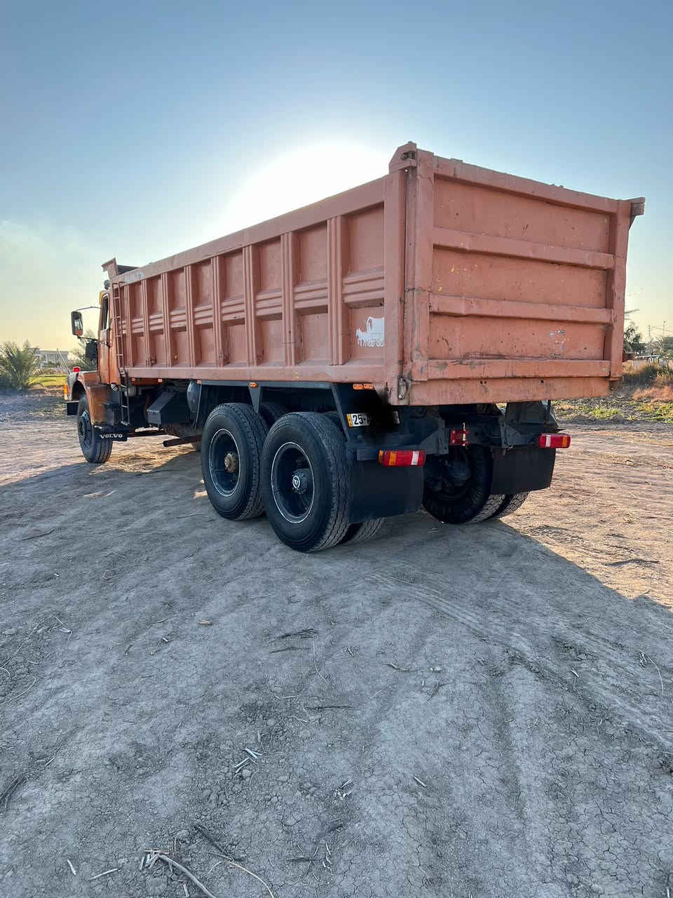 للبيع فالفو 82رقم إنكليزي  بسمي مكينه N10كير 4*4دبل فقسه مجموعه خفيفه تخم تاير جديد جاهزه للعمل للاستفسار  ..***********
