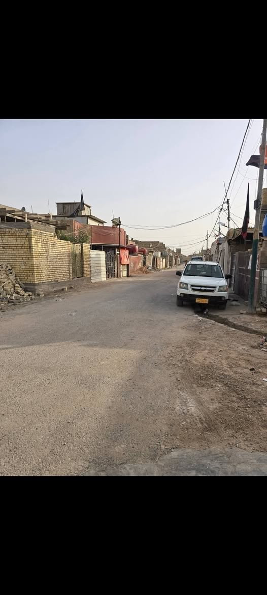 السلام عليكم بيت للبيع في مدينة الصدر   منطقة الدسيم 
المساحة 120 عرض 5 نزال 23 بيت حديث بناء طابوك درجة اولى ماء كهرباء مجاري خدمات كامله 
شارع حسينية شيخ وهاب( يم مضيف مياح )الاستفسار ***********/السعر 45
