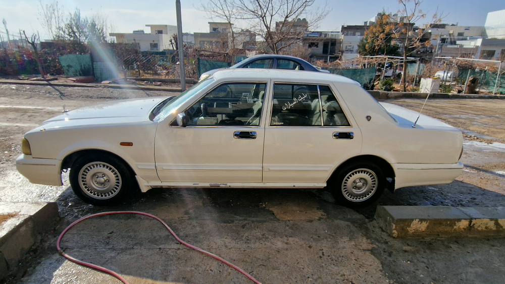 سدريک بۆ فرۆشتن
شوێن سلێمانی 
ئاڕمی سلێمانی ئاڕم و ئەولیات و خرامە بەشەرت 
کامل بۆیاخ 
سەیارەکە لەڕاستیدا لە ڕەسمەکان جوانترە ناو داشخول و بەرگە درگای زۆر جوان ماوەتەوە 
ئەکسل و تەقەو ڕەقە بەشەرت
چوار جام کارەبا 
ئاوێنە کارەبا 
کارەبای مەزبوت
مەکینەی دوکەڵی شین دەکات واتە تاقم ڕینگێکی دەوێت 
لێدانێکی چەمەلقی سەکنی هەیە
سەیارەکە داوای ٣٢و کەمێ معامەلە دەکەم
*********** السليمانية, العراق
