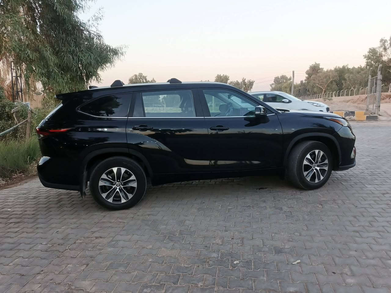 السلام عليكم
هايلندر هايبرد موديل ٢٠٢٤ رقم بغداد سبعة راكب ماشية ٢٢ الف  فول  مواصفات xle بلاس  بلاك ادشن بدون صبغ فقط دعامية امامية مبدلة نفس اللون وبيهة بارد شي قليل رادارات امامية خلفية شاشة كبيرة تدفئة كشنات بصمتين وياهة جني  مري هيتر ثلاث قطع تبريد  فتحة كراسي كهرباء سيارة جديدة كلش وبدون نواقص متصرف عليهة كلشي السعر ٣١٥ وبيهة مجال للتواصل ***********
مكاني ديالى بعقوبة
السونار وصور الضرر مرفق
