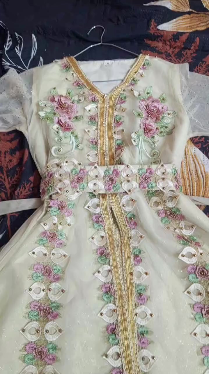 بنات قفطان مغربي شتريتة بداية رمضان ملبوس مرة وحدة فقط بنات يخبل بلبس قياس M بنات شتريتة ب50 الله شاهد ب35 اخذي 
مكاني مدينة الصدر قطاع 61
***********
