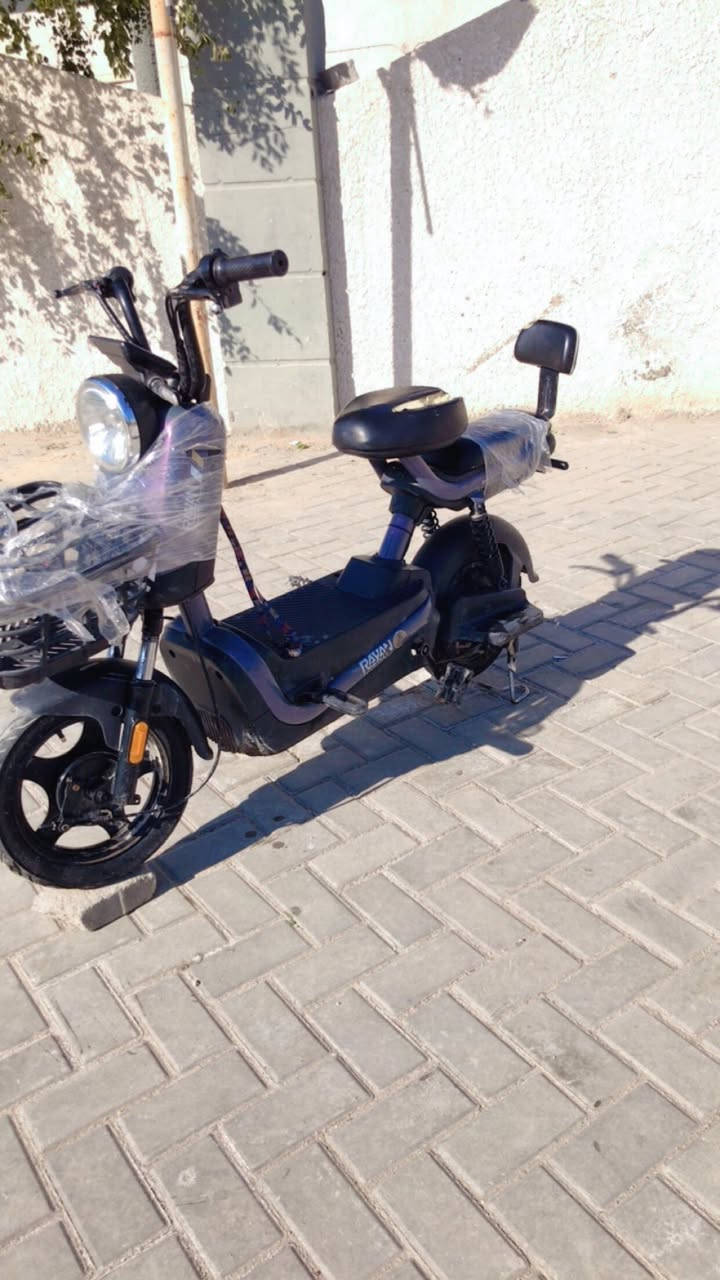 السلام عليكم شباب دراجه شحن للبيع دراجه خير من الله صفر كيلو متر دراجه شركه الريان الدراجه تجي نظام بارك وتجي سويجين وبصمه ادراجه ماصارله عندي هواي تجي اربع بطاريات كبار الاستفسار  ***********
